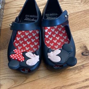 Mini Melissa Kissing minnie and mickey